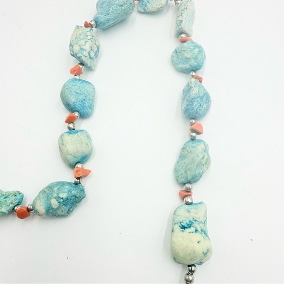 Vintage Chunky Blue Dyed Howlite and Coral Beaded Statement Necklace - Picture 7 of 9